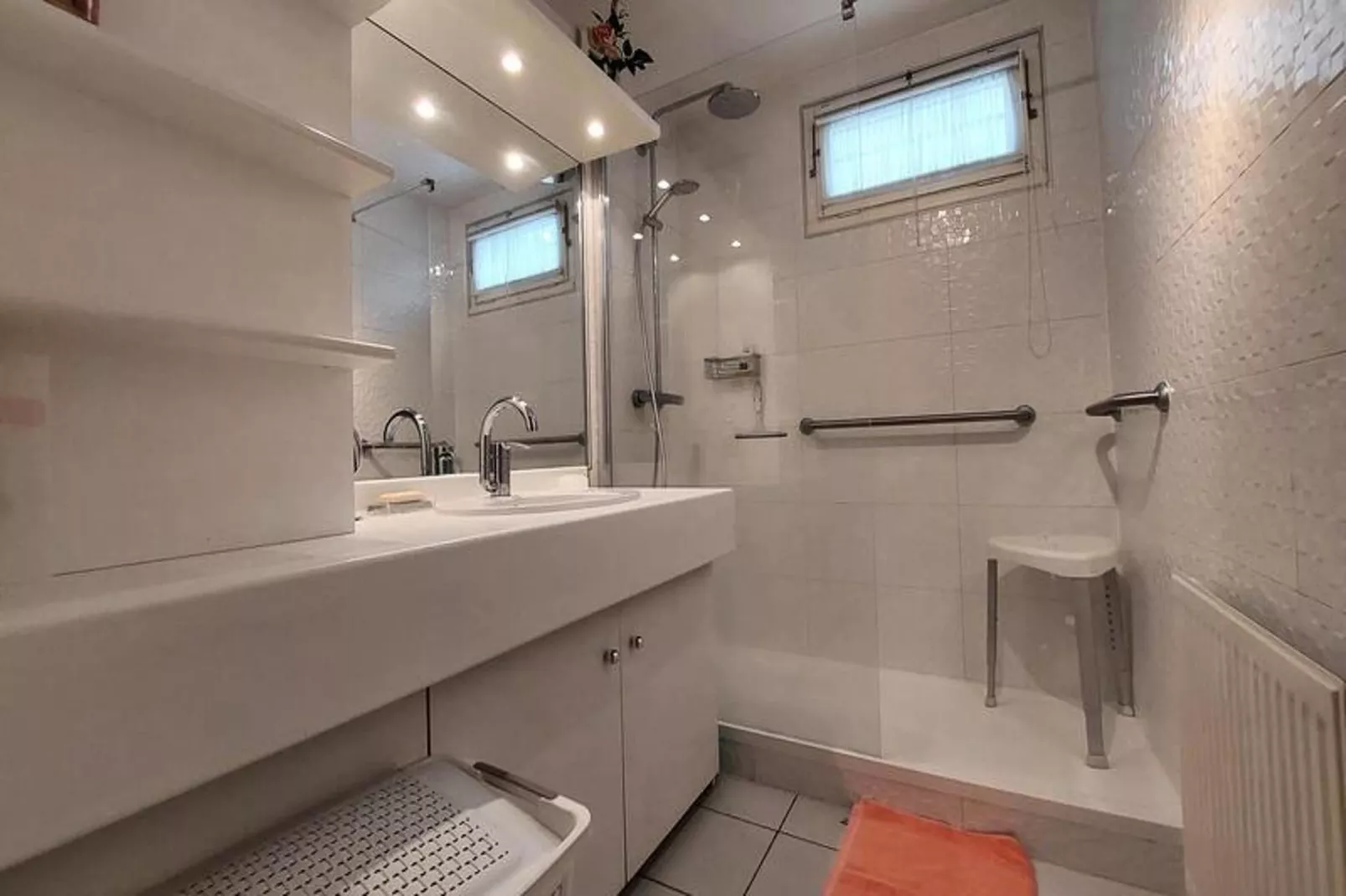 Résidence La Cerisaie-Salle de bain