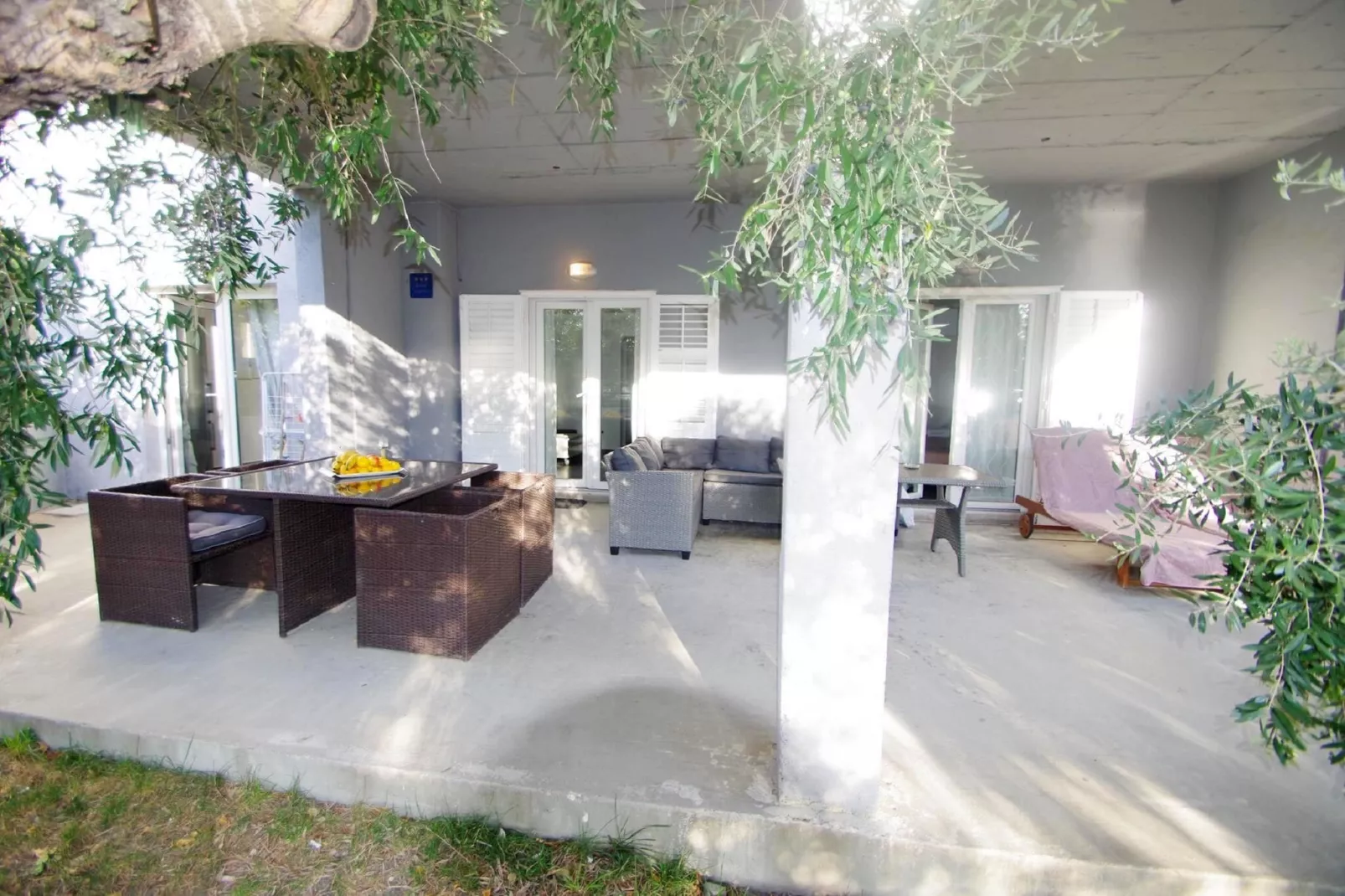 Tamara-Terrace balcony