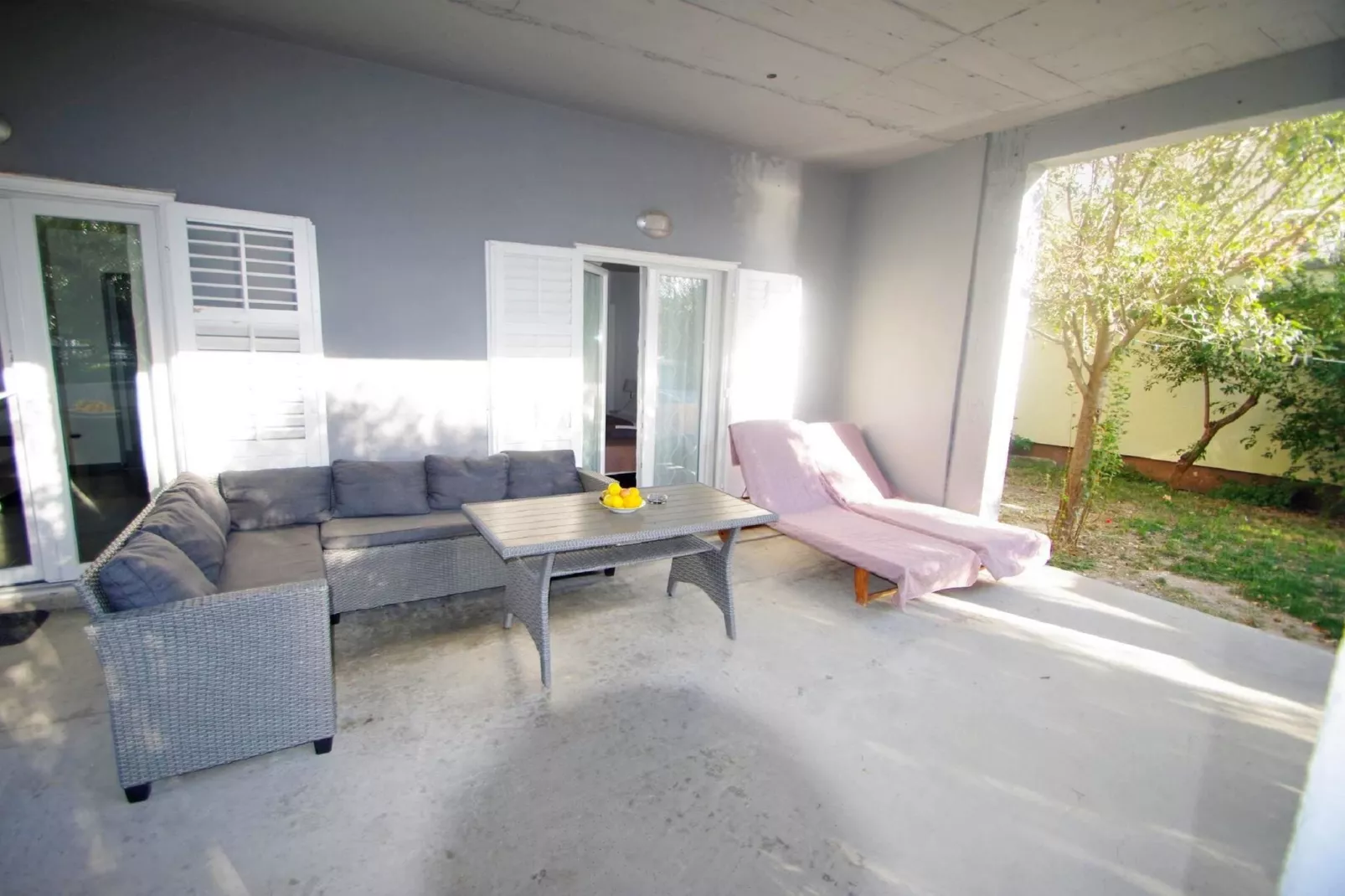 Tamara-Terrace balcony