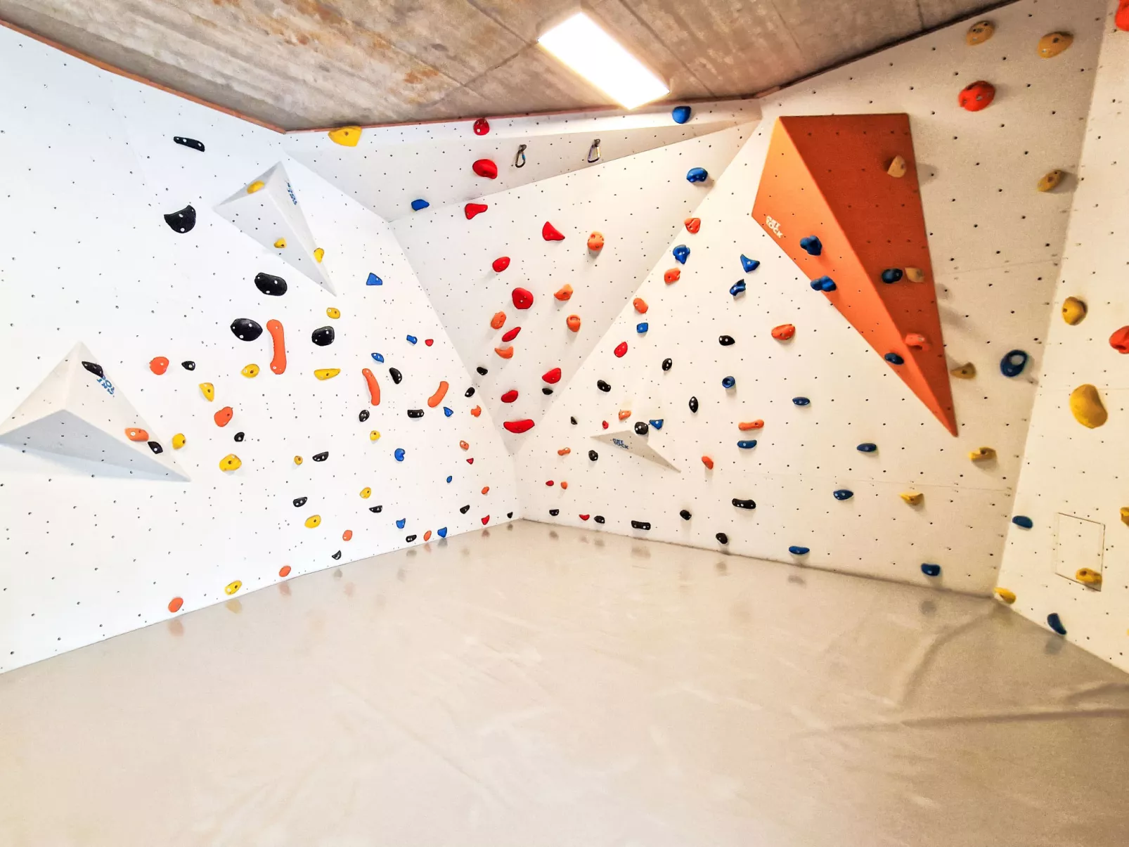 The Rock Design-Dedans