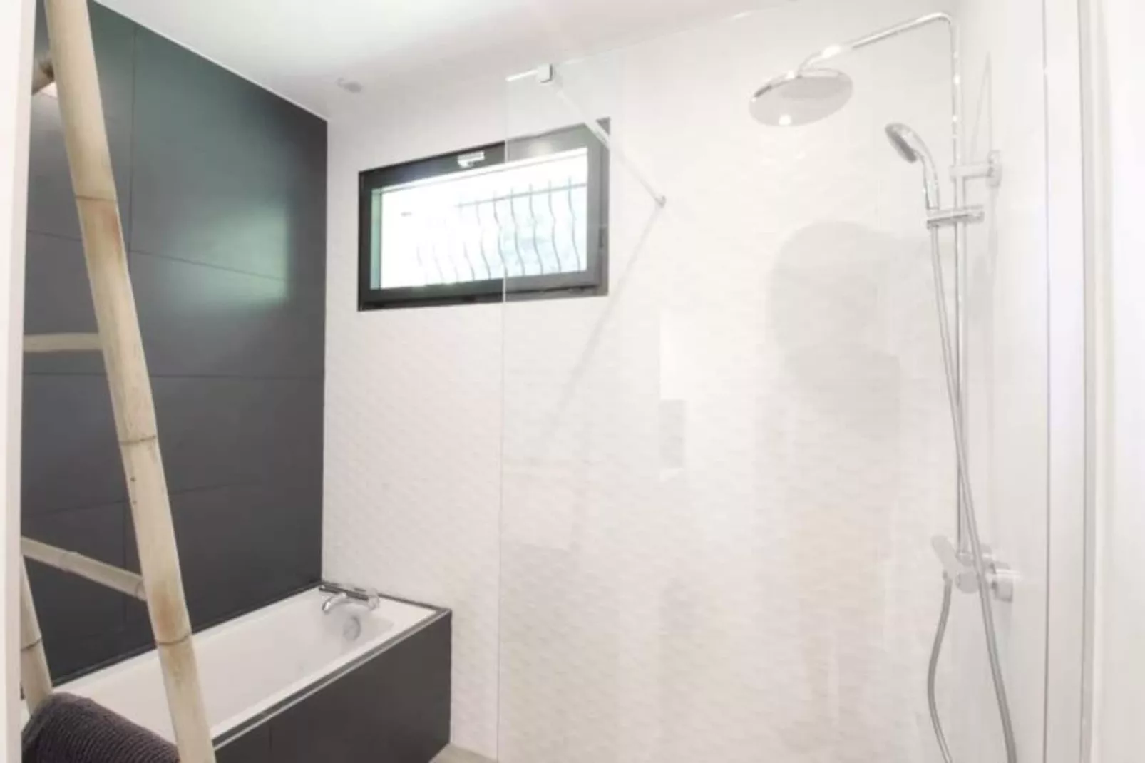 Belle Villa Sur Les Coteaux Du Lac D'aiguebelette!-Image-tags.