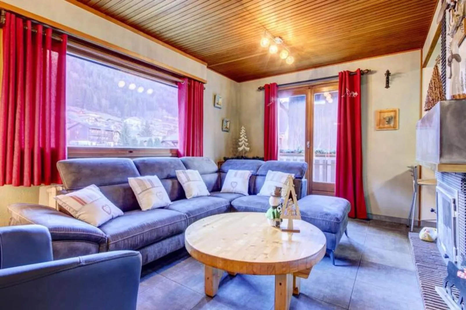 Résidence L'outo-Exterior in summer