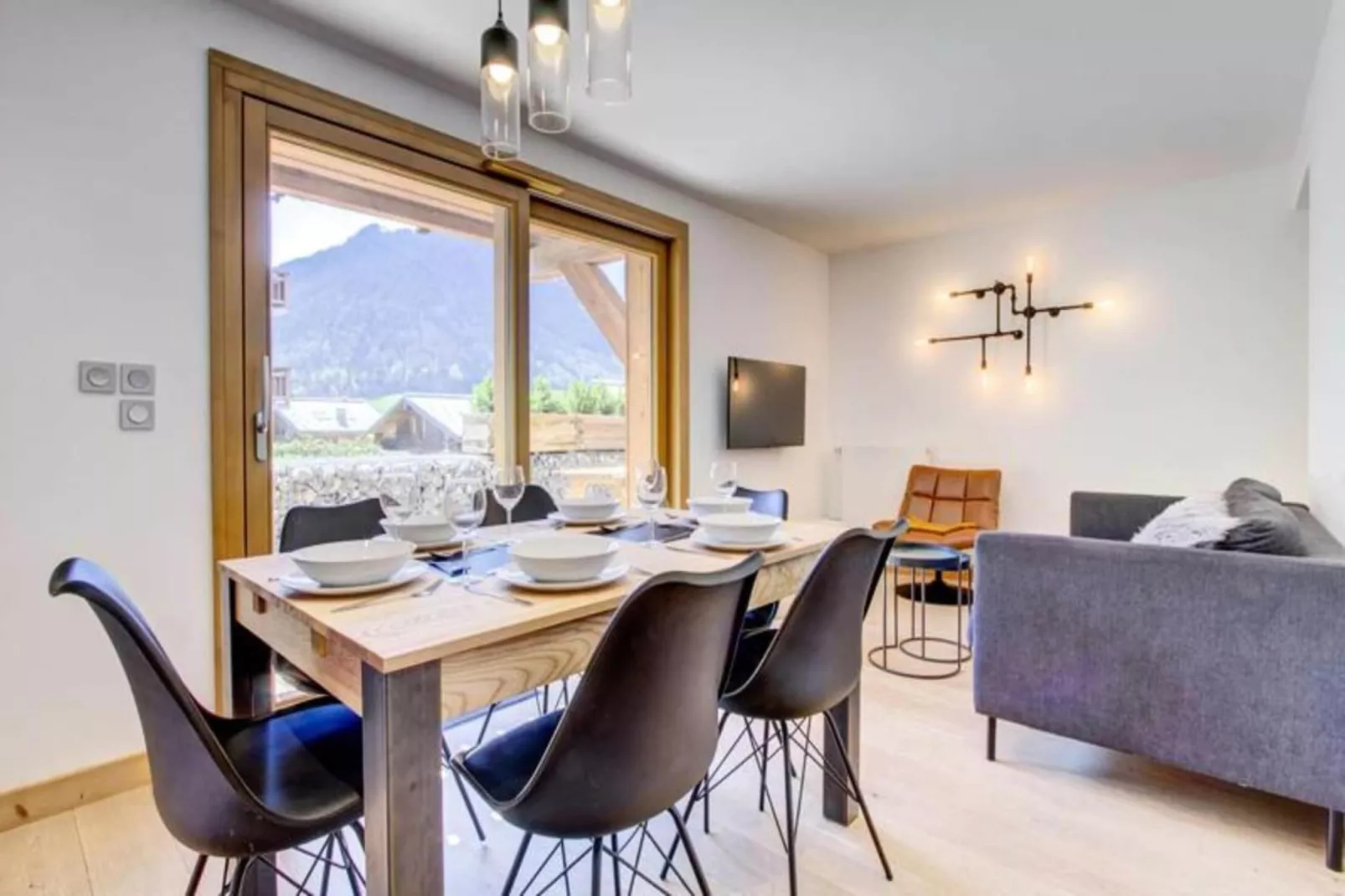 Résidence Frenes Hauts-Dining room