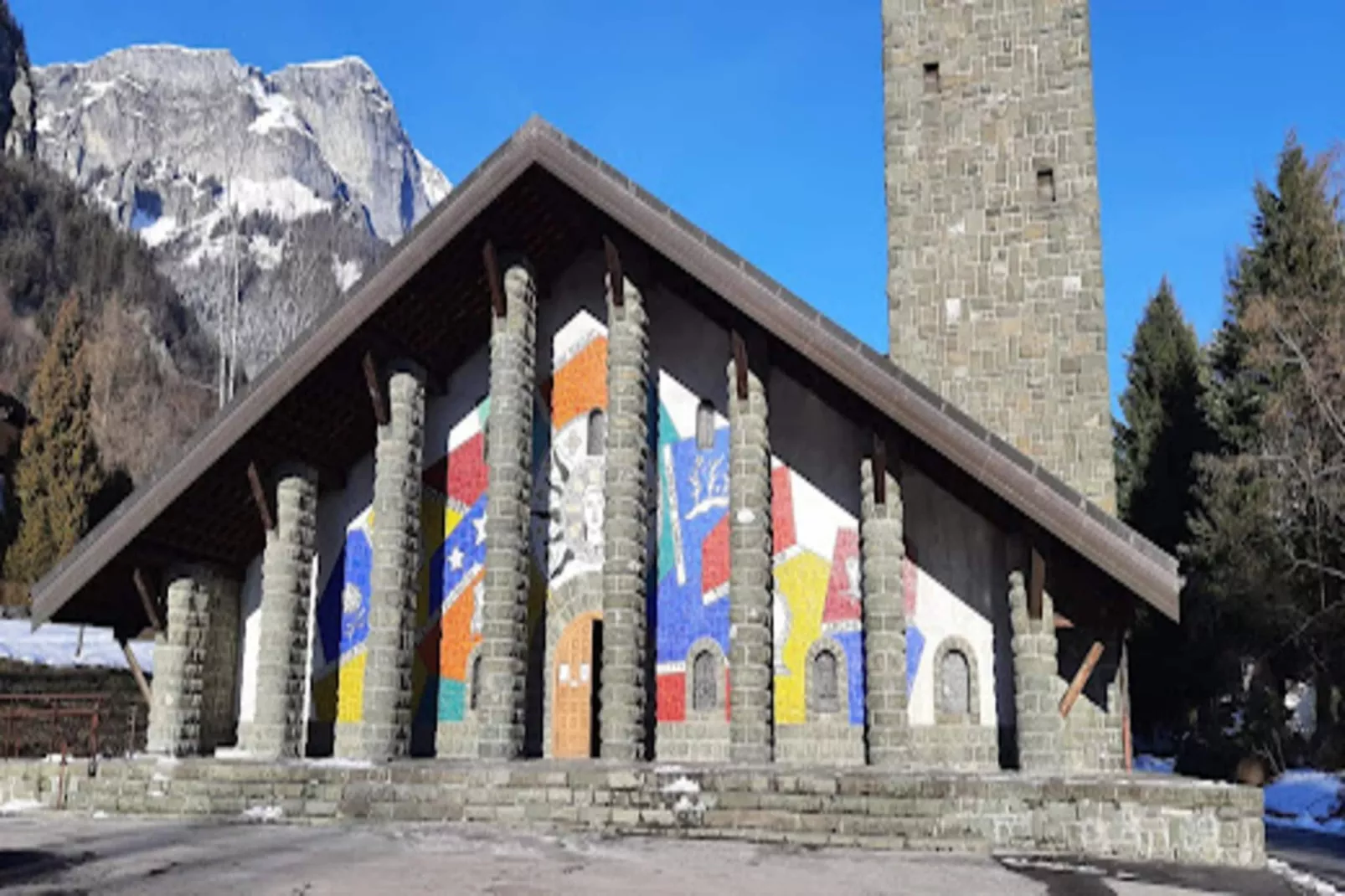 Résidence Les Loges-Exterior in summer