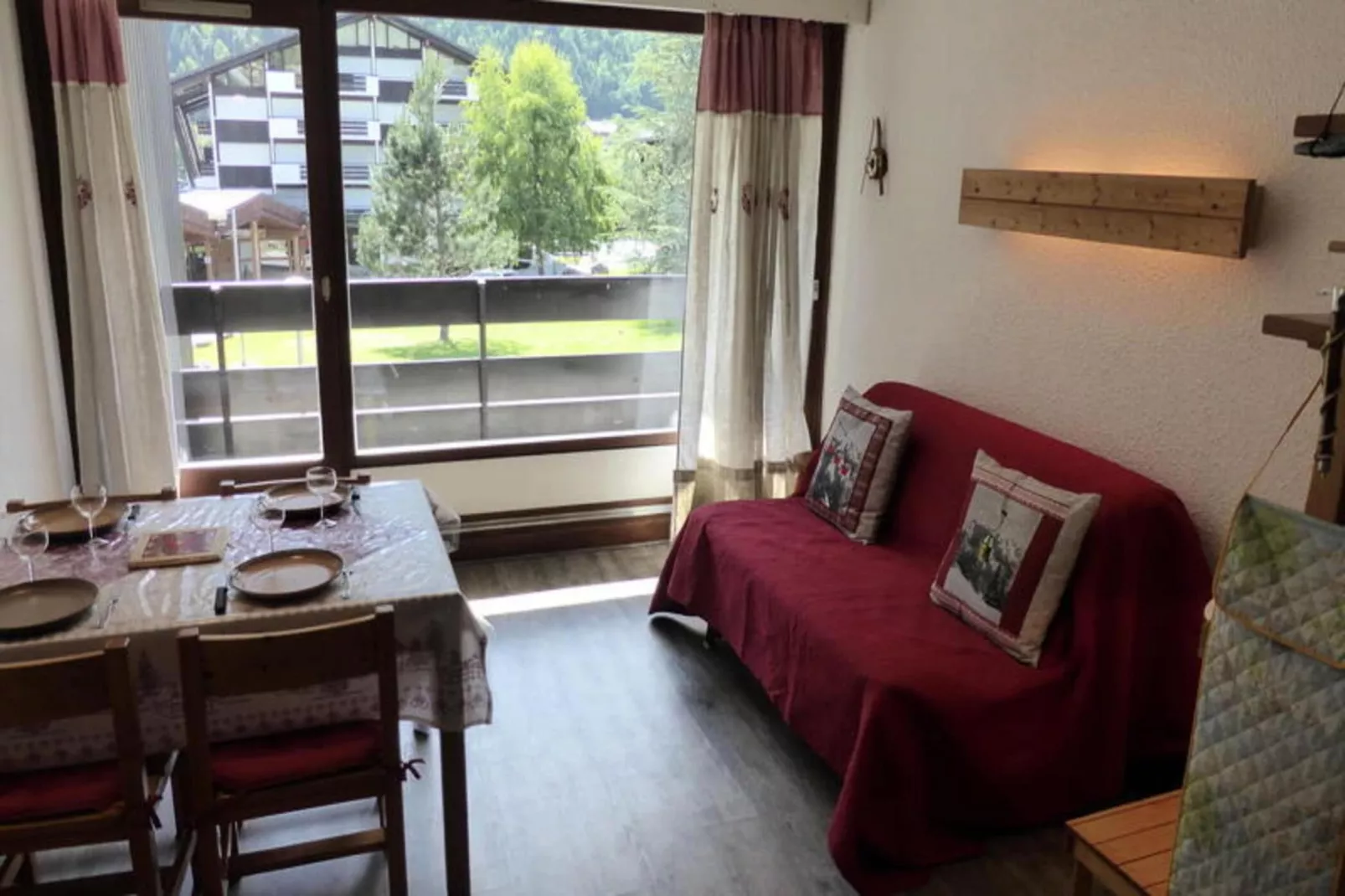 Résidence Le Brulaz-Außenbereich Sommer