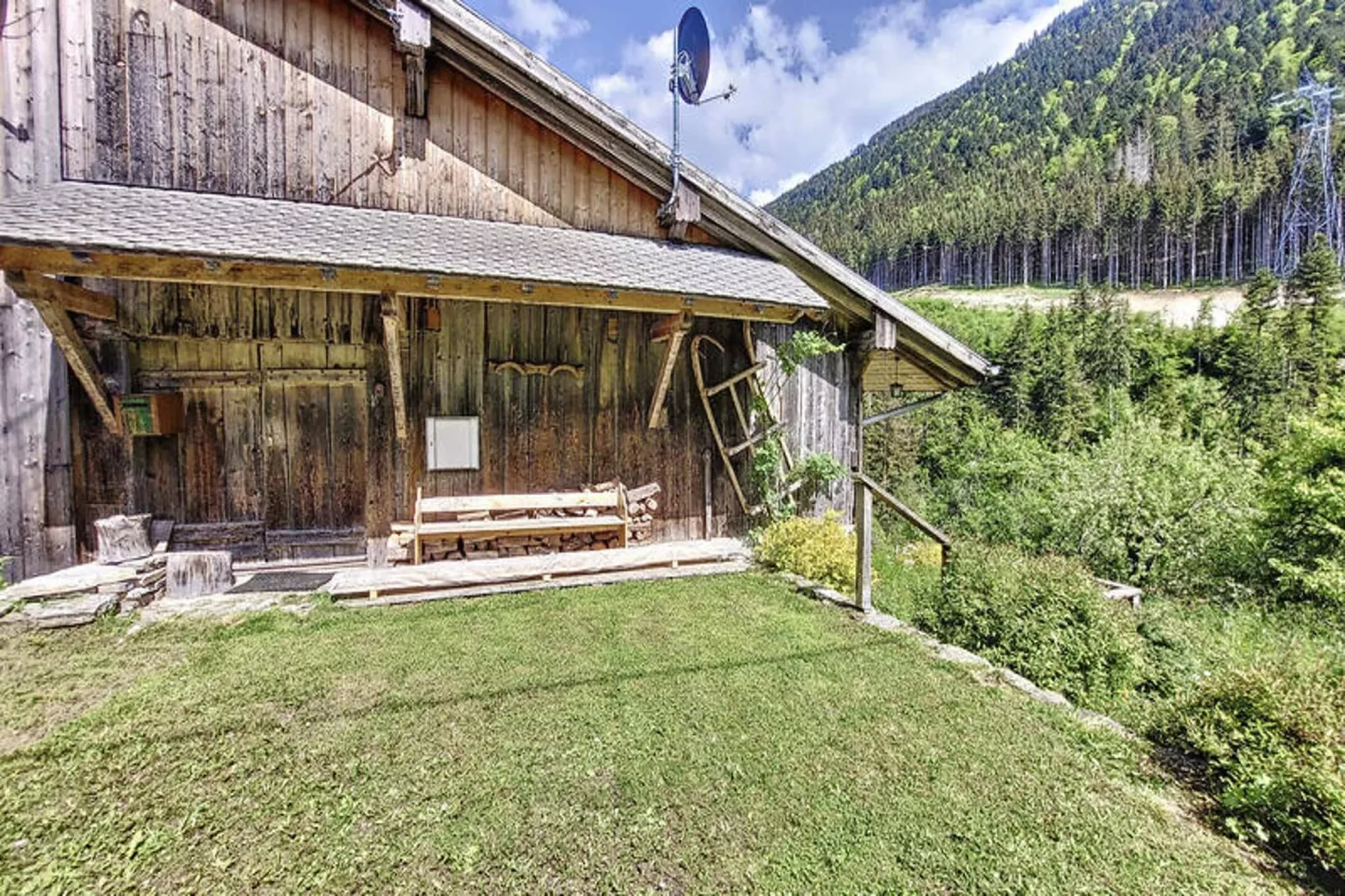 Chalets à Seytroux (Haute-Savoie)-Extérieur été