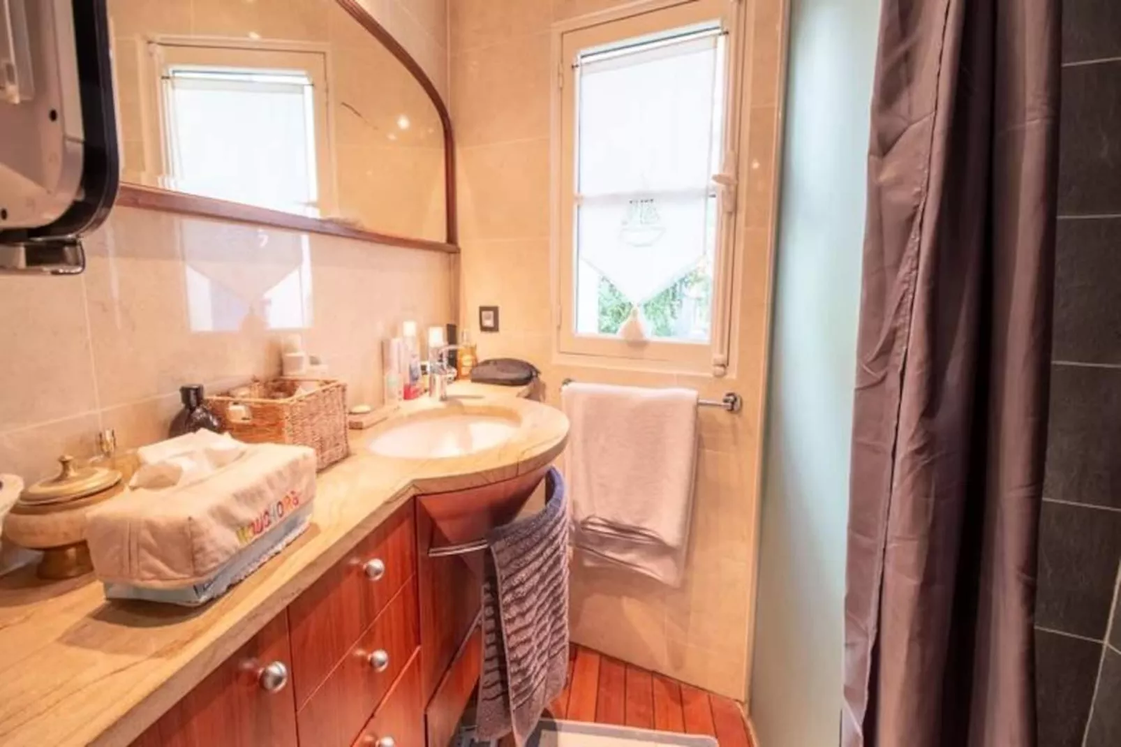 Maison Et Jardin à Paris-Image-tags.