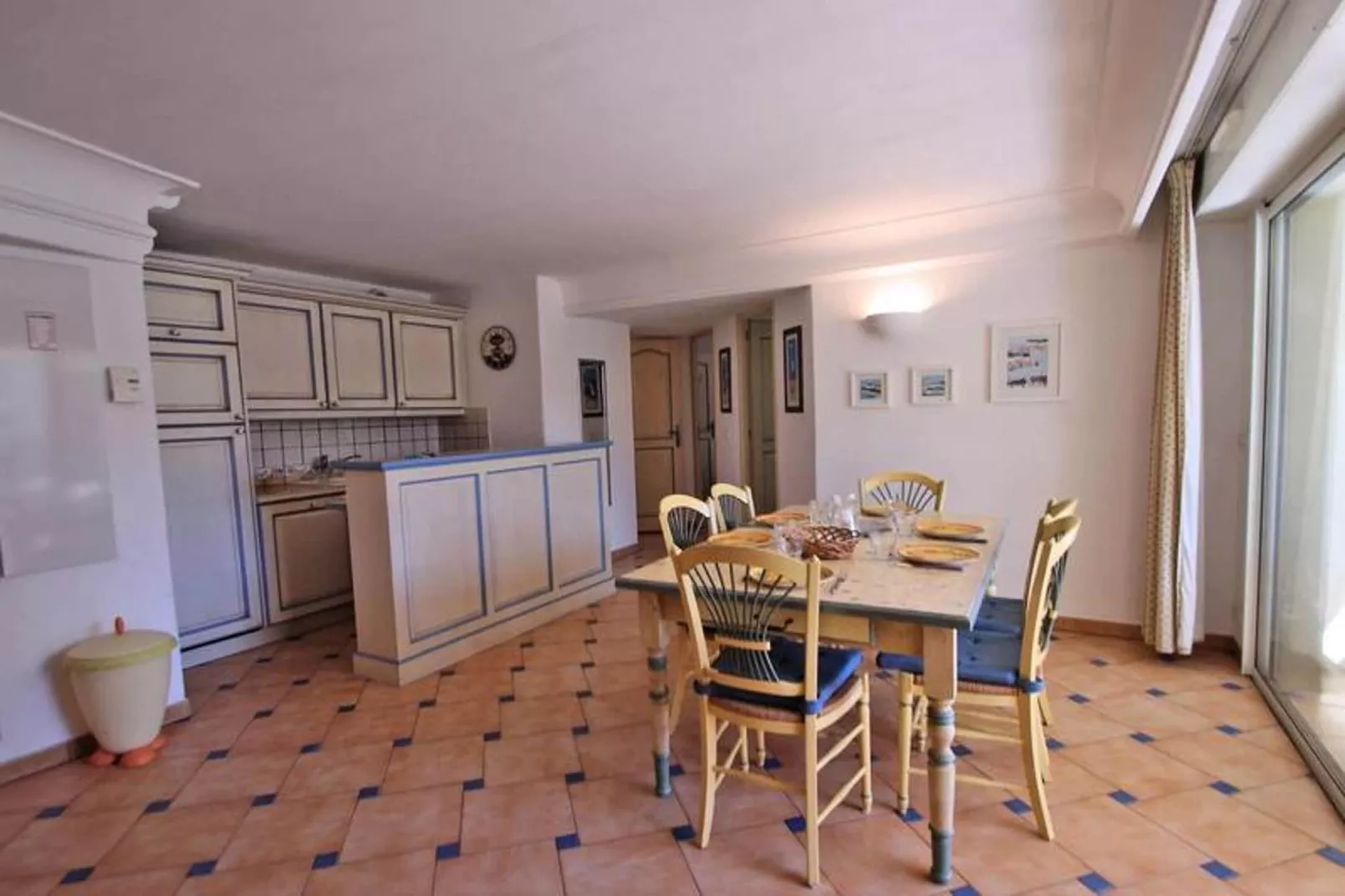 Résidence Port Marine-Salle à manger