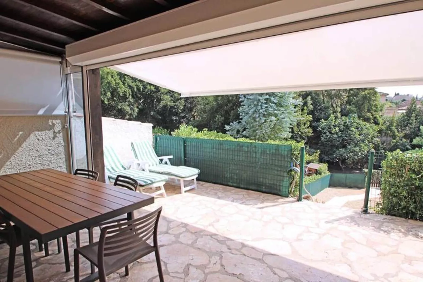 Résidence Pan Cuet-Gardens in summer