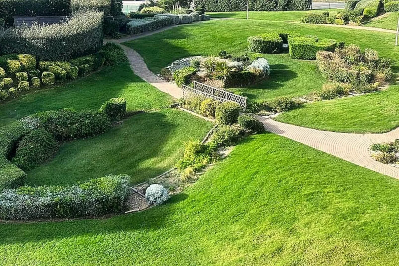 Résidence Morieres B-View in summer