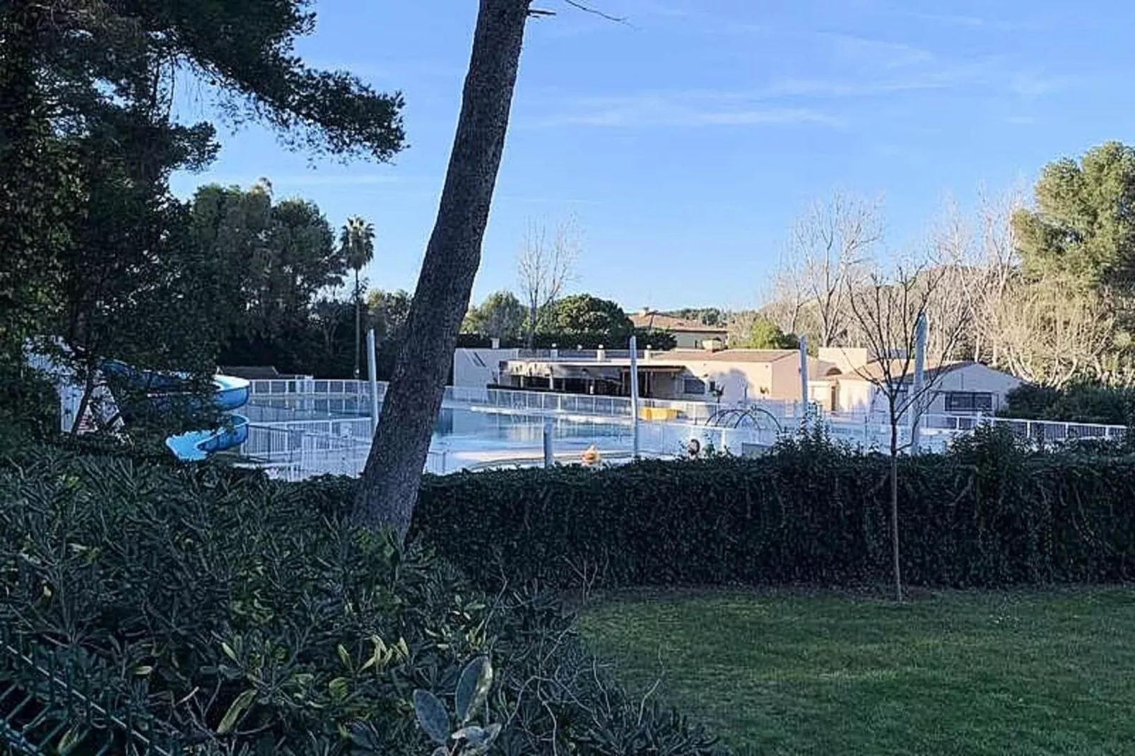 Résidence Verdon-Gardens in summer