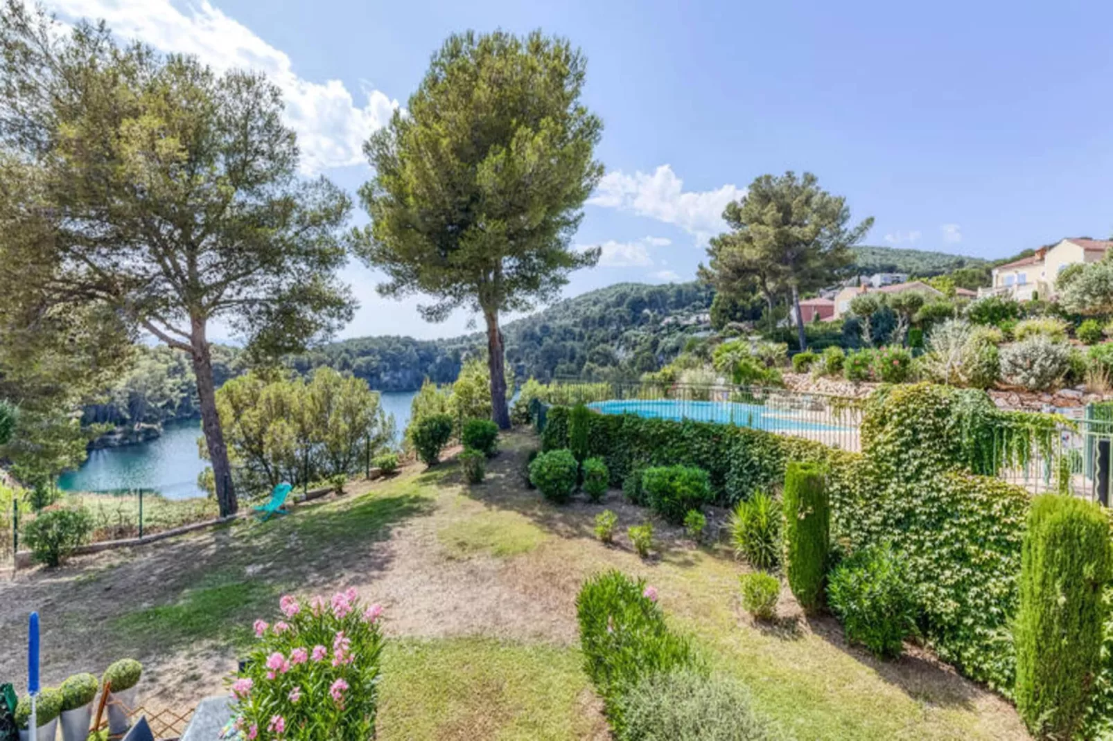 Résidence Les Rivages du Lac - maeva Home-Jardins en été