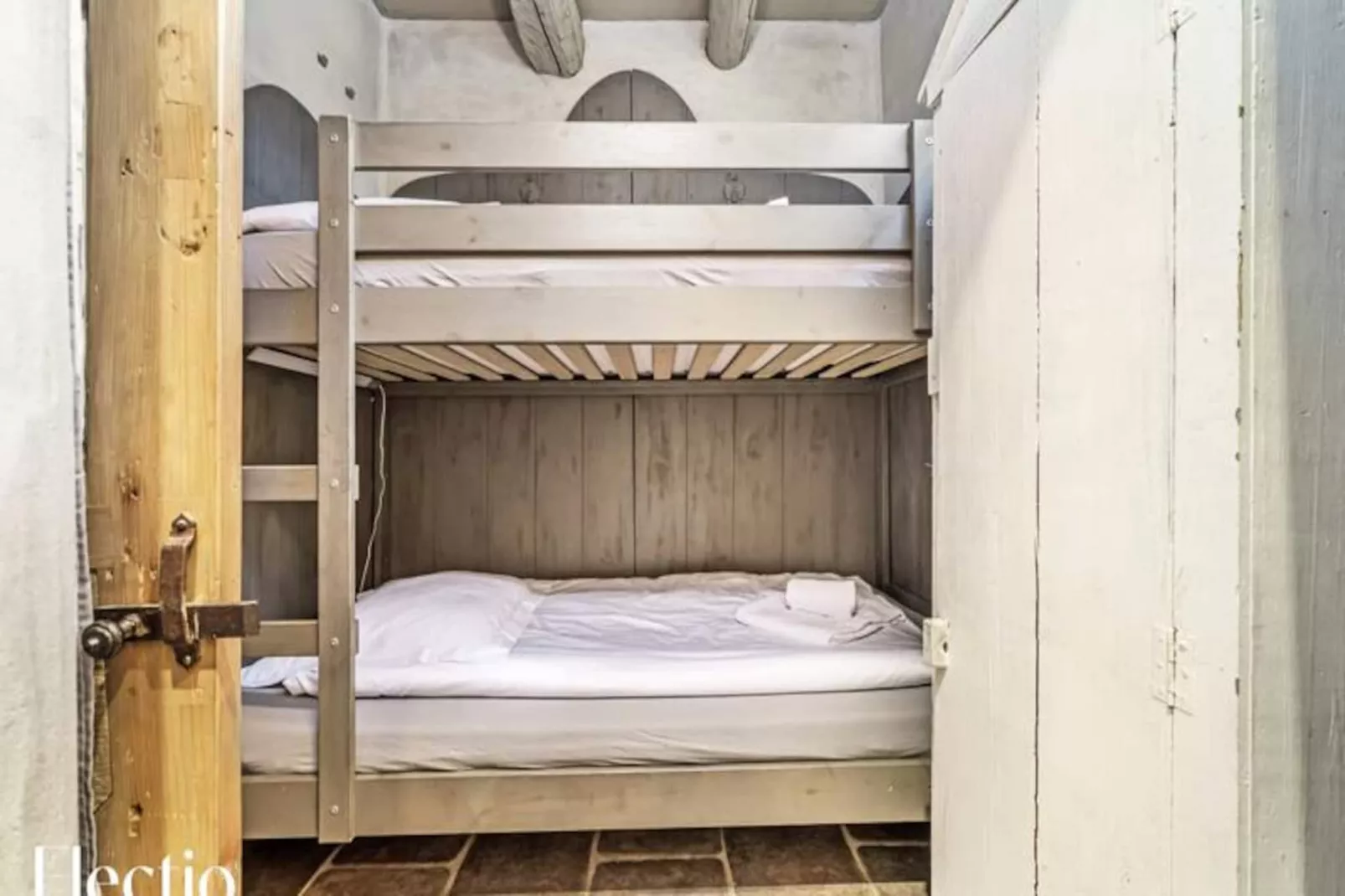 Loggia Du Vallon  I  R&eacute;sidence Les Petitons-Image-tags.