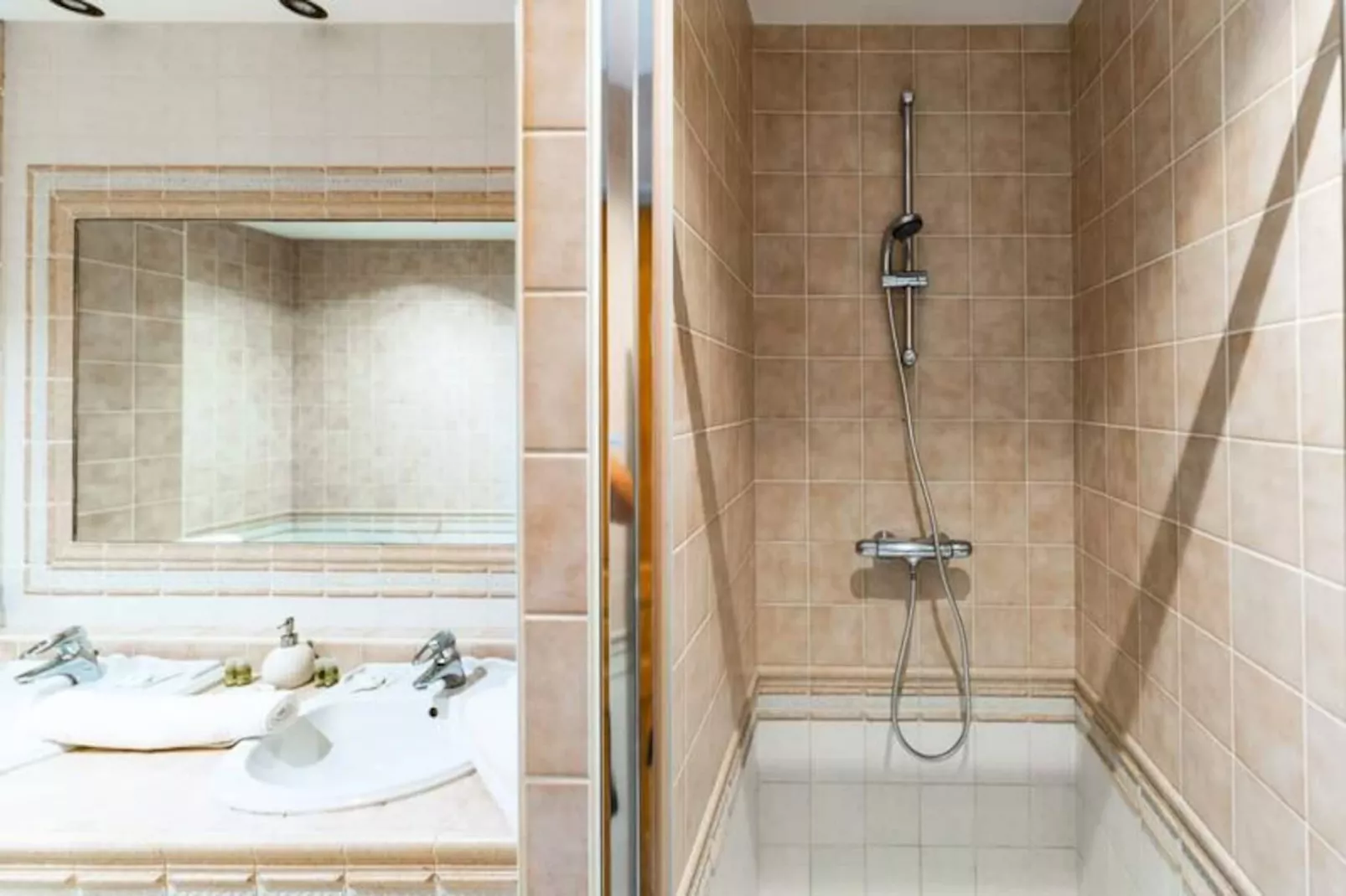 Magnifique Appartement De 160m&sup2; De 3 Chambres Quartier Saint-michel-Image-tags.