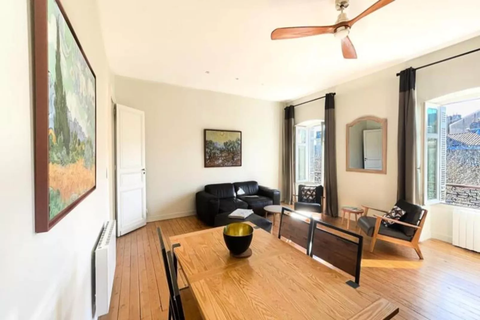 Magnifique Et Lumineux T3 De Charme Aux Quinconces Id&eacute;al Pour 4 Personnes-Exterior in summer