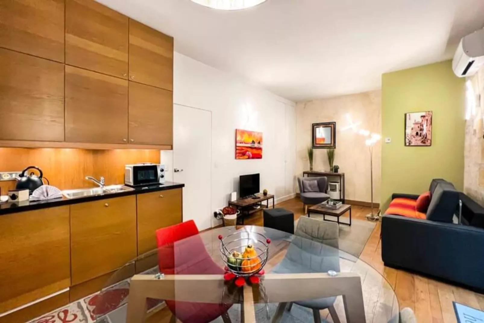 Superbe Appartement &agrave; La Belle Pierre Pour 4 Dans La Rue Des Antiquaires-Exterior in summer