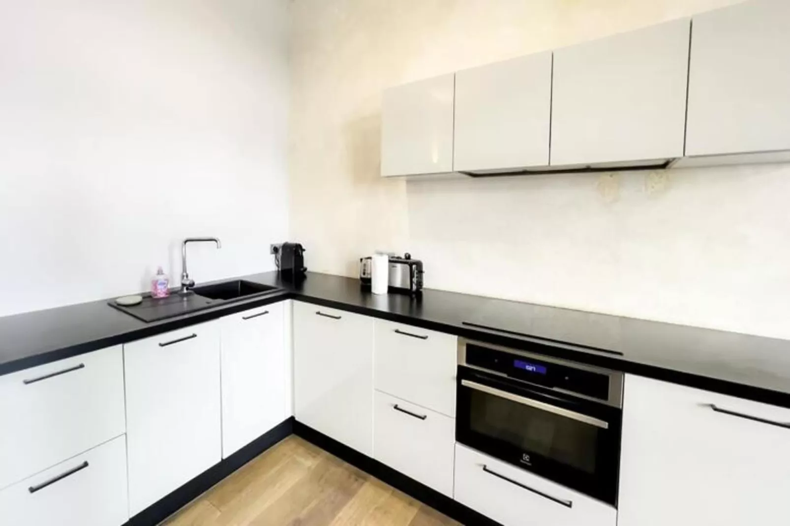 Magnifique Appartement 2 Chambres Avec Vue Sur La Garonne-Kitchen