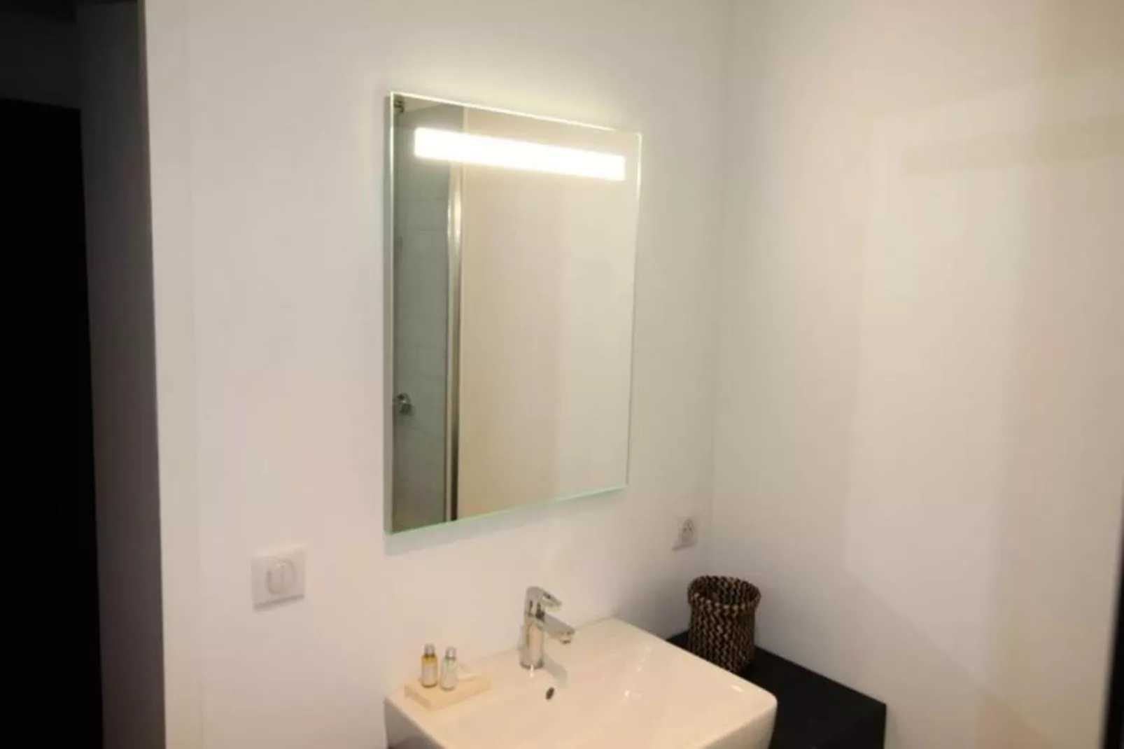 Charmant Et Rayonnant Appartement De 55 M&sup2; Situ&eacute; Dans Le Coeur De Bordeaux-Salle de bain