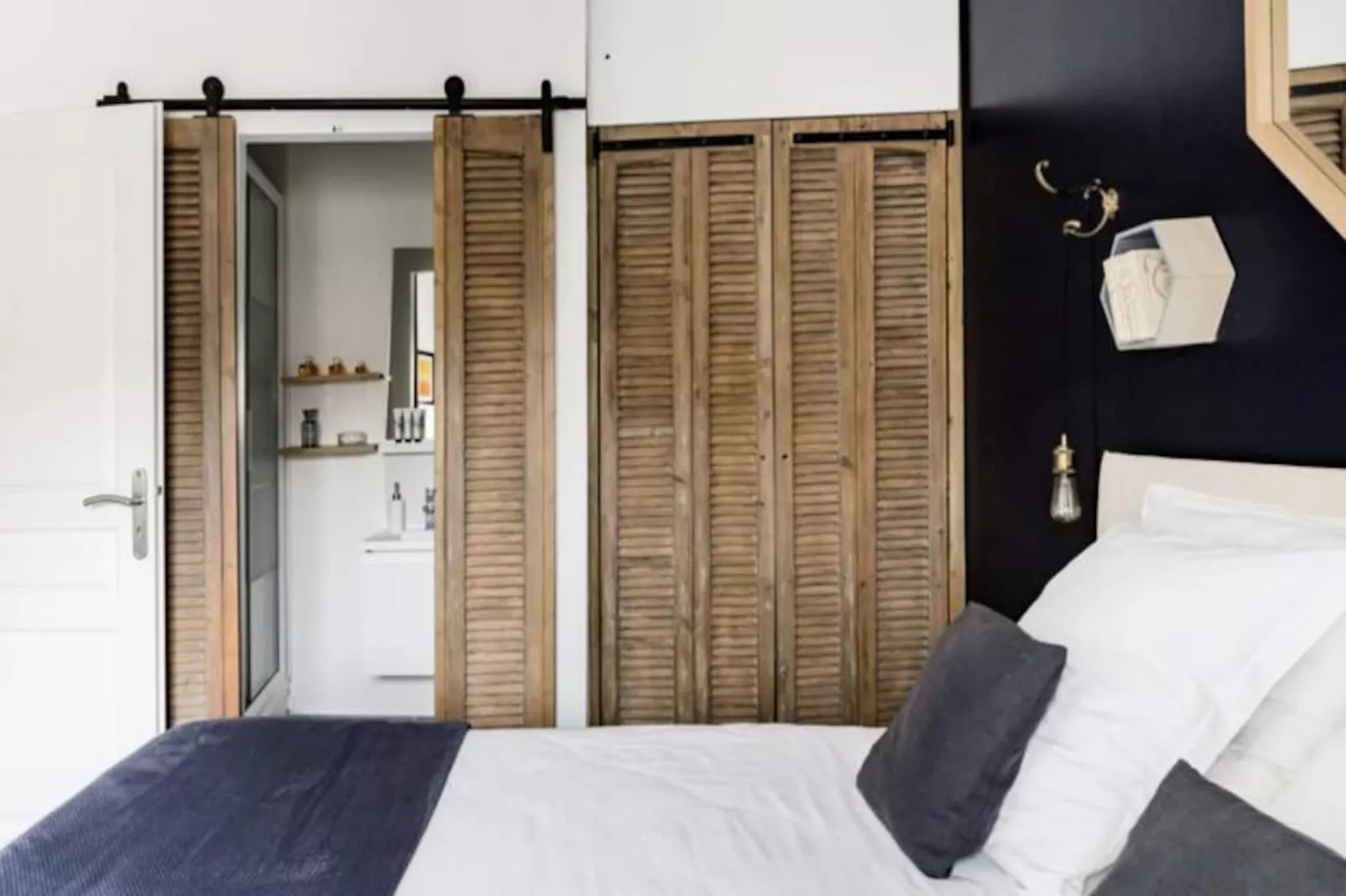 Les Toits De L'argenterie-Image-tags.