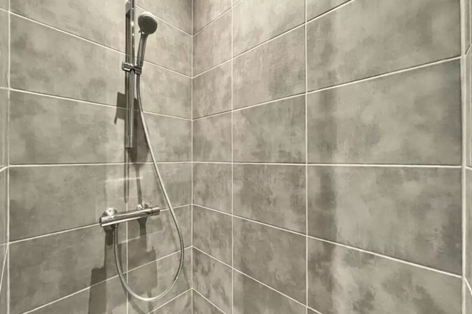 Le Cadet 👨&zwj;👩&zwj;👦&zwj;👦| Jean Jaur&egrave;s |tram A, B E E | T2 Tout &eacute;quip&eacute;-Salle de bain