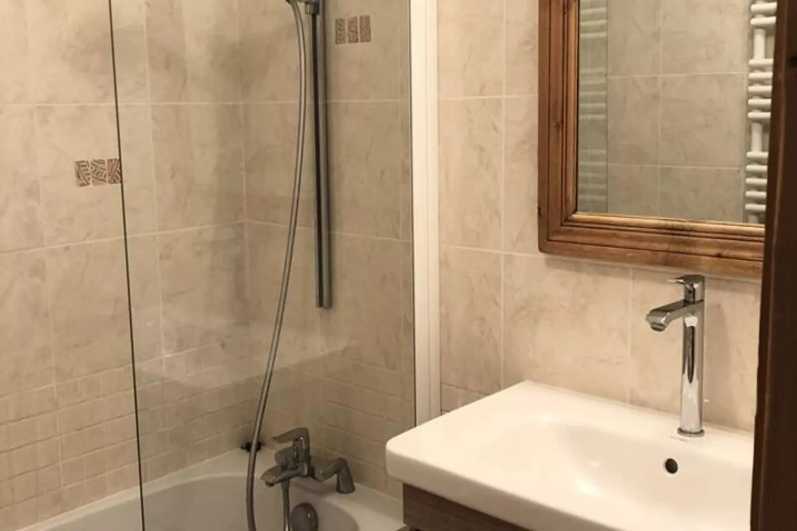 Chalet Alpina-Bathroom