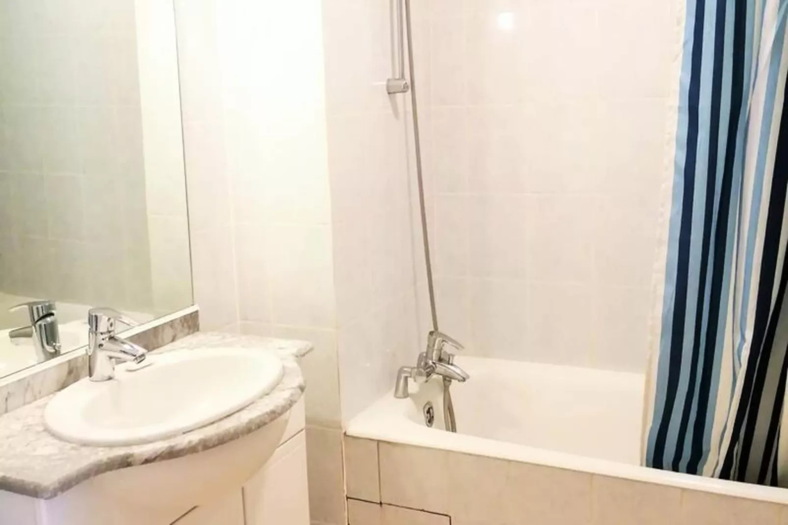 Résidence Olympe-Bathroom