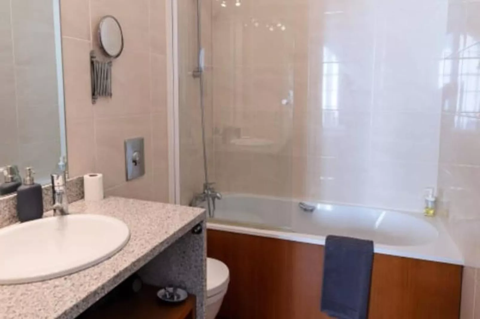 Appartement  Spacieux En Plein Centre-ville-Bathroom