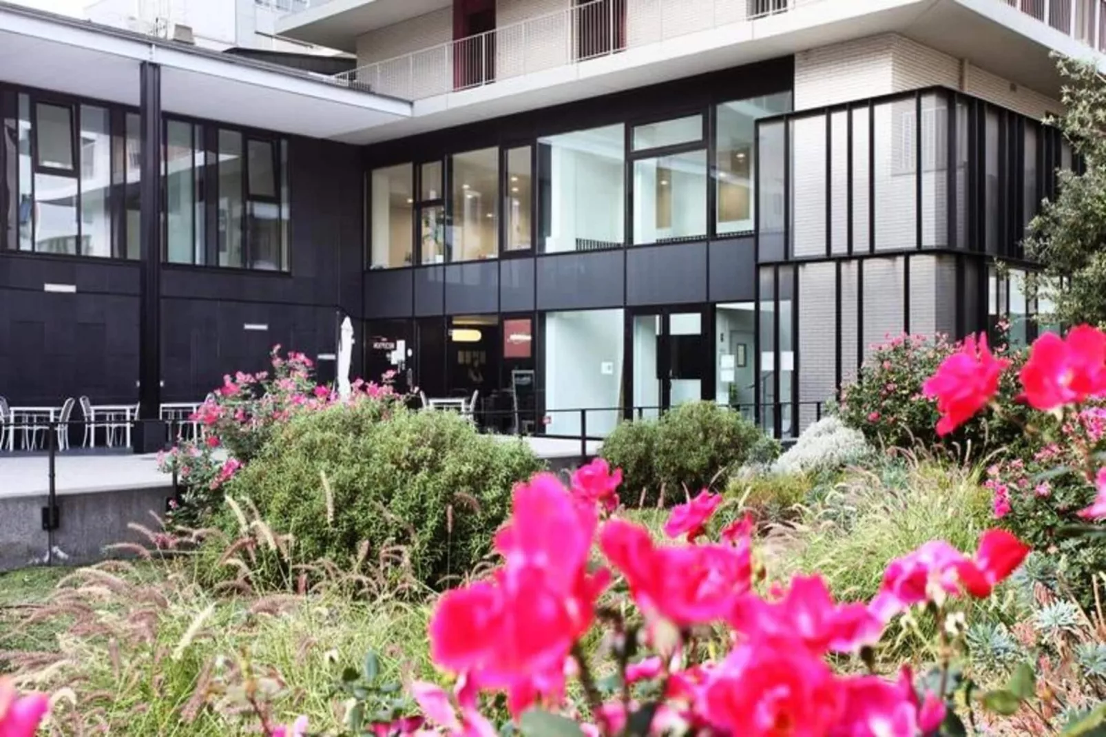 Appart'hôtel Odalys Confluence-Exterior in summer