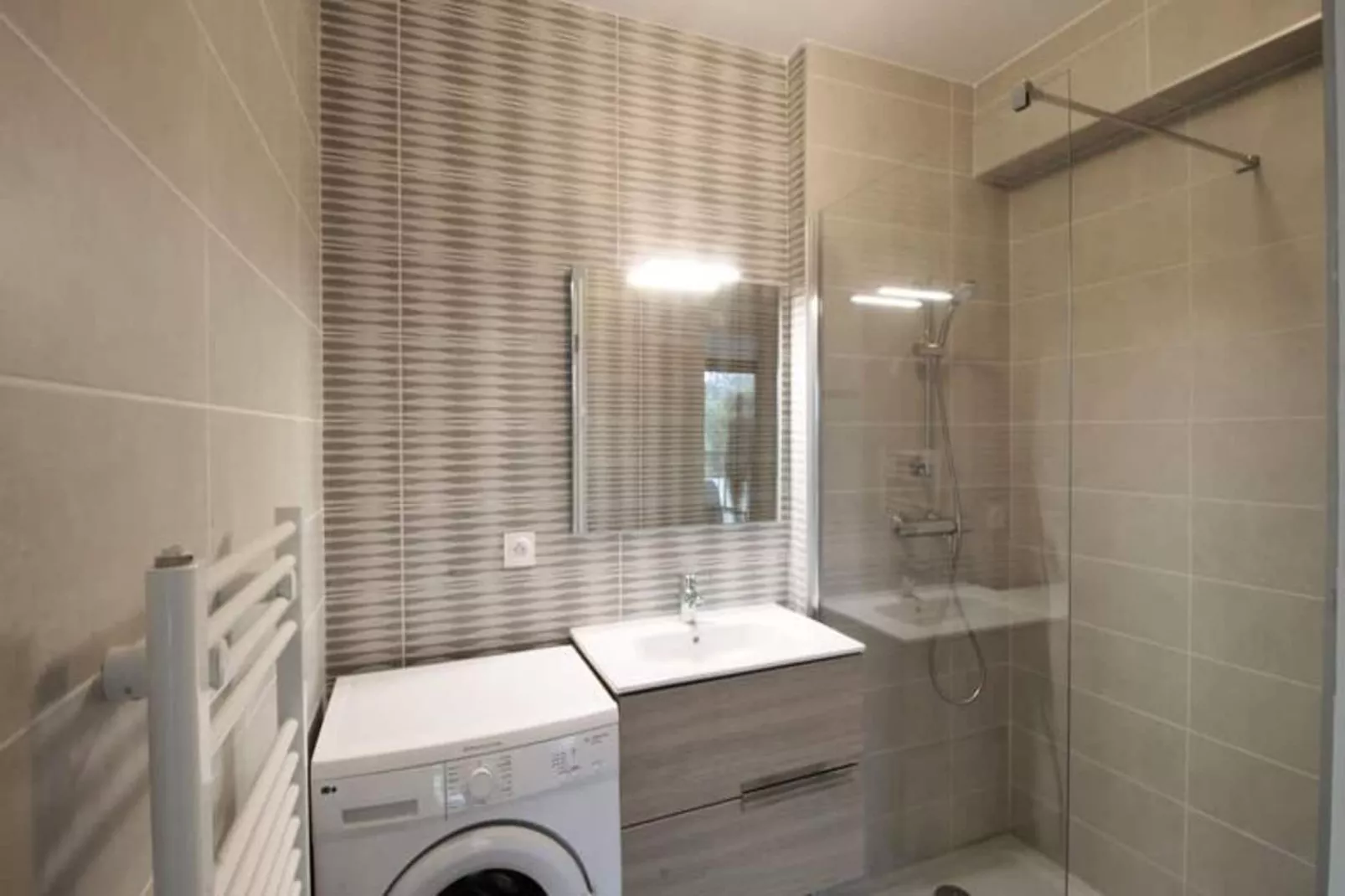 T2 Tout Neuf Entre Lac Et Centre-ville-Bathroom