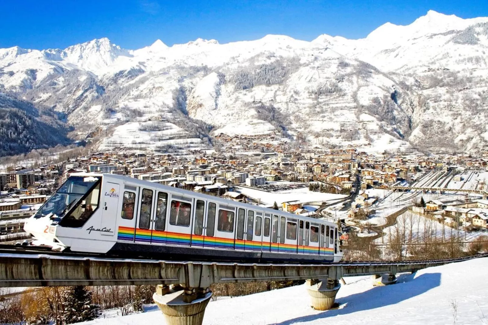 Résidence Aiguille Grive Bat I - Exterior in summer