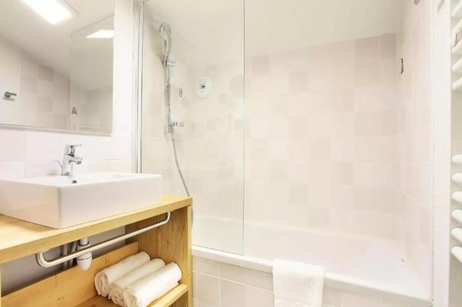 Résidence Prestige Odalys Les Fermes de Châtel-Bathroom