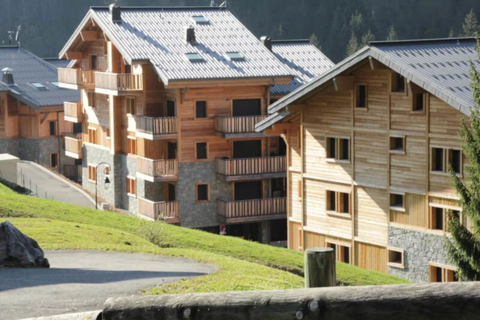 Résidence Les Quatres Elements-View in summer