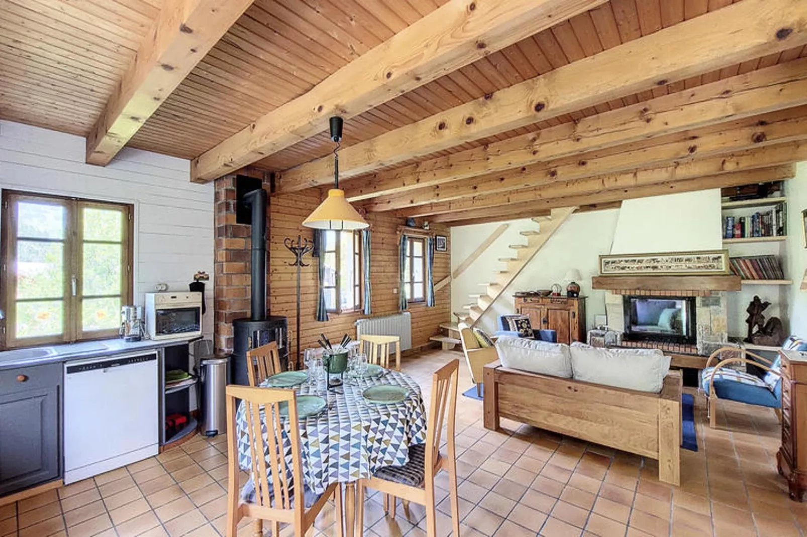 Chalets à Seytroux (Haute-Savoie)-Salle à manger