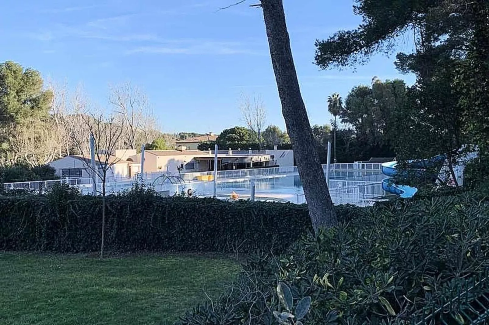 Résidence Verdon-Gardens in summer