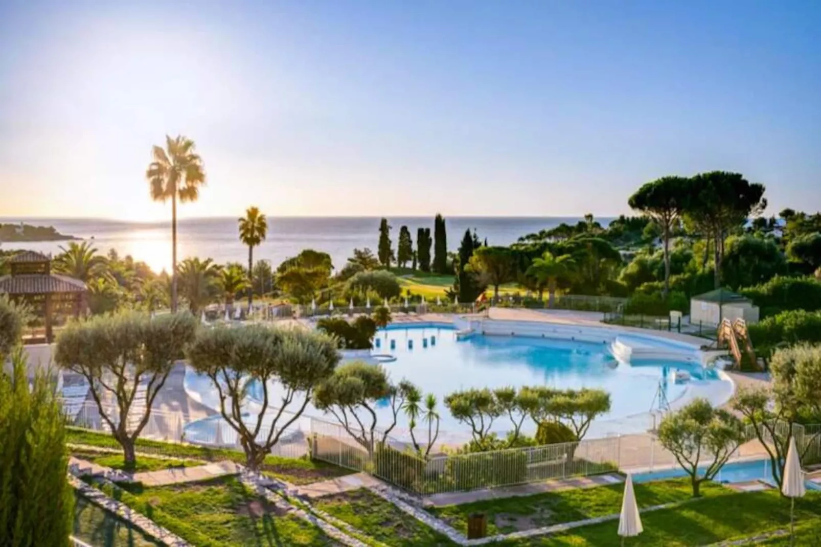 Appartement 6 Pers Vue Mer Pr&egrave;s Des Plages &agrave; Agay-Image-tags.