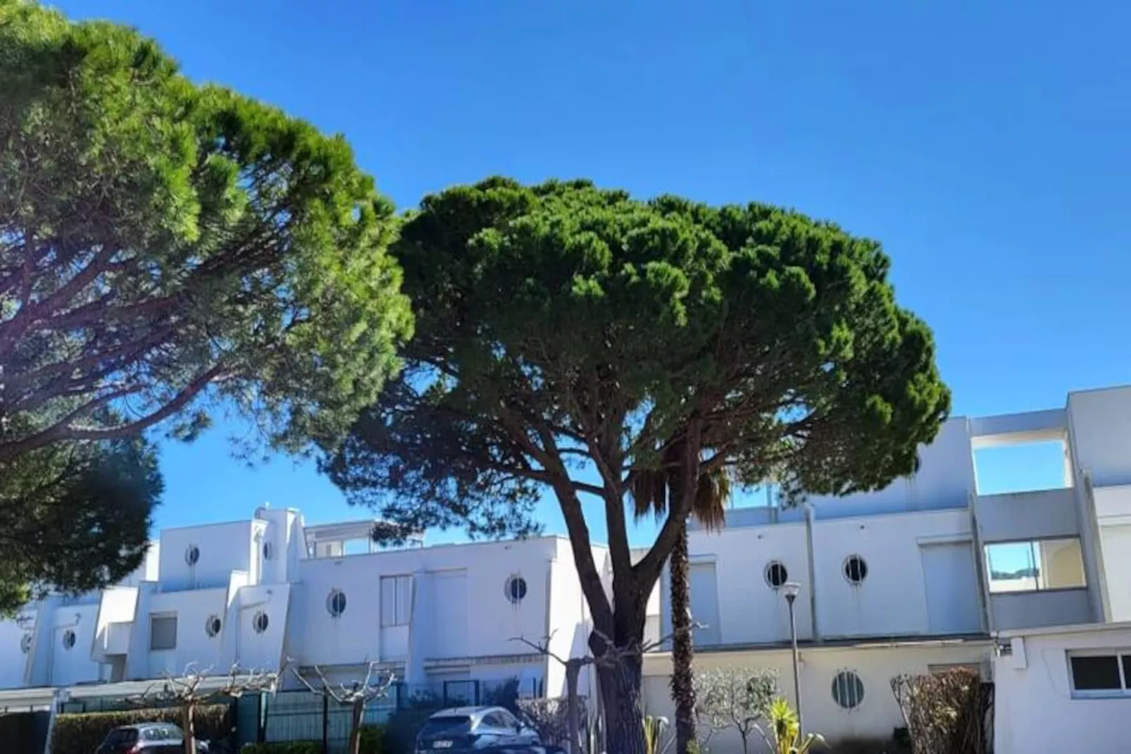 Résidence Marina Lairan Vue Sur L'eau Et Les Bateaux De Port Camargue 2 &eacute;toiles F-Image-tags.