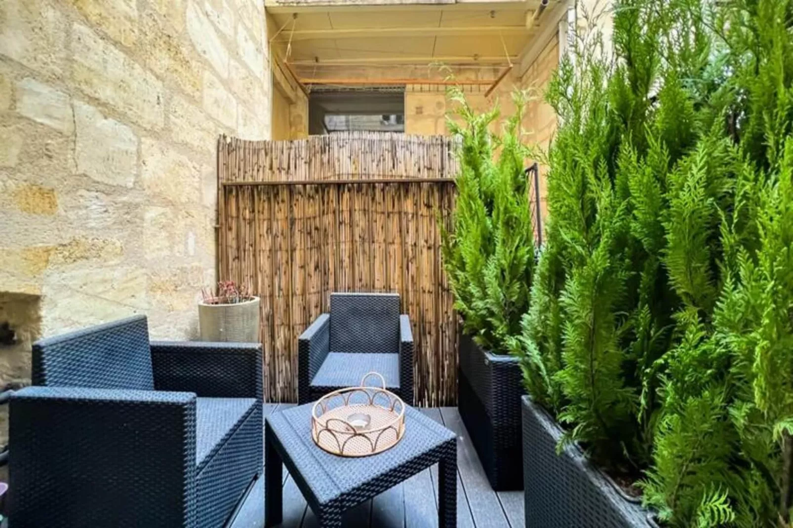 Superbe Appartement &agrave; La Belle Pierre Pour 4 Dans La Rue Des Antiquaires-Exterior in summer