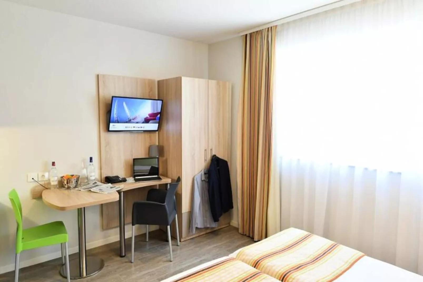 Appart'Hôtel Mer & Golf Bordeaux Bassins à Flot***-Exterior in summer