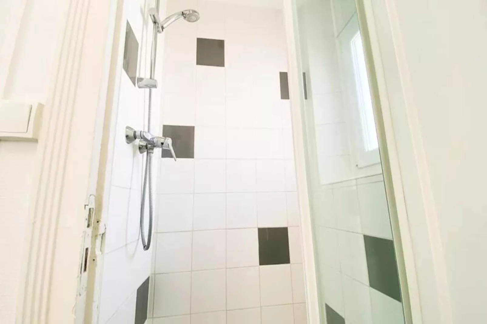 Le Berri'appart | T3 Tout &eacute;quip&eacute; | Tramway, Gare 🚡-Bathroom