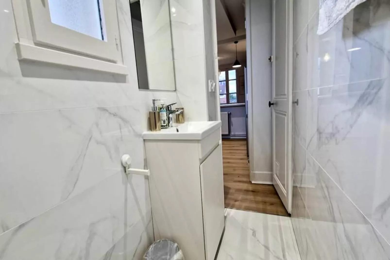 | Le Blue Revol  💡| R&eacute;nov&eacute;, Tout &eacute;quip&eacute;-Bathroom