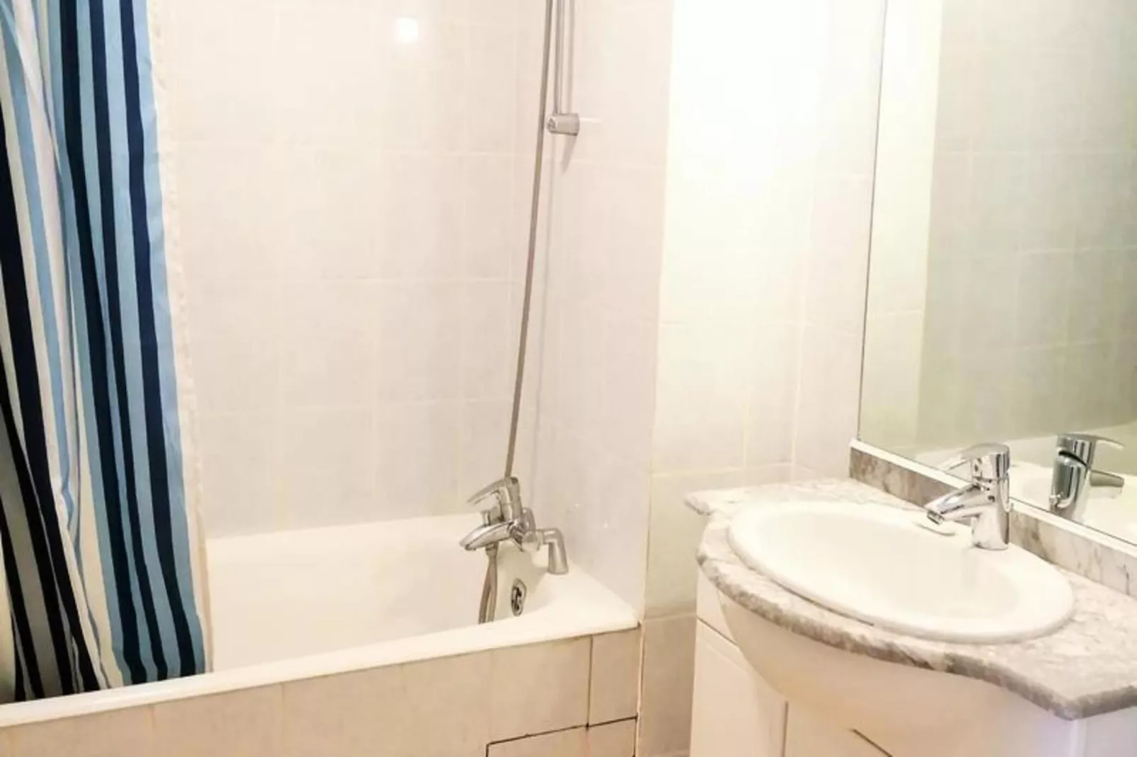 Résidence Olympe-Bathroom