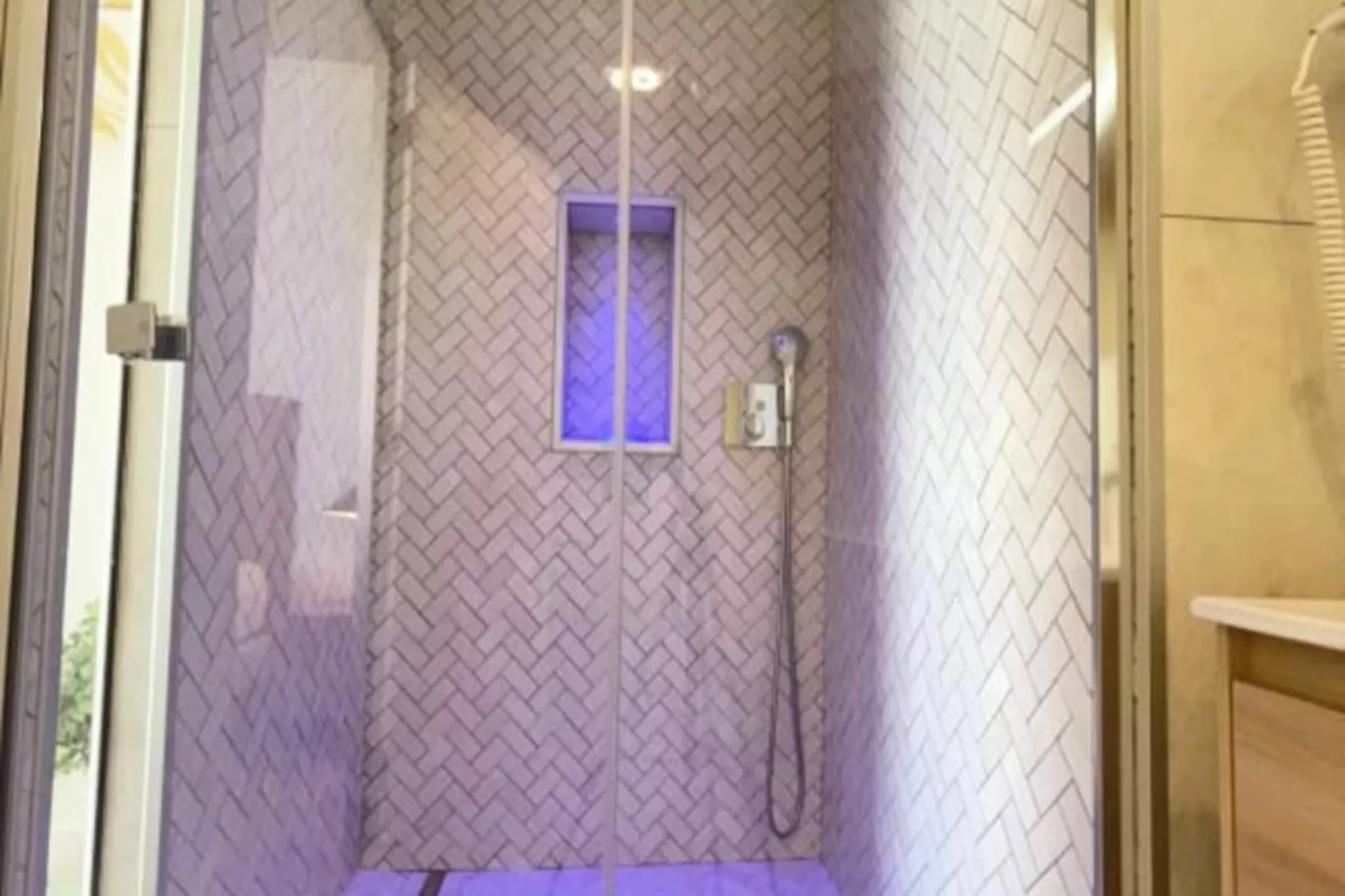 Maison R&eacute;gent & Spa - Un Si Bel Horizon-Image-tags.