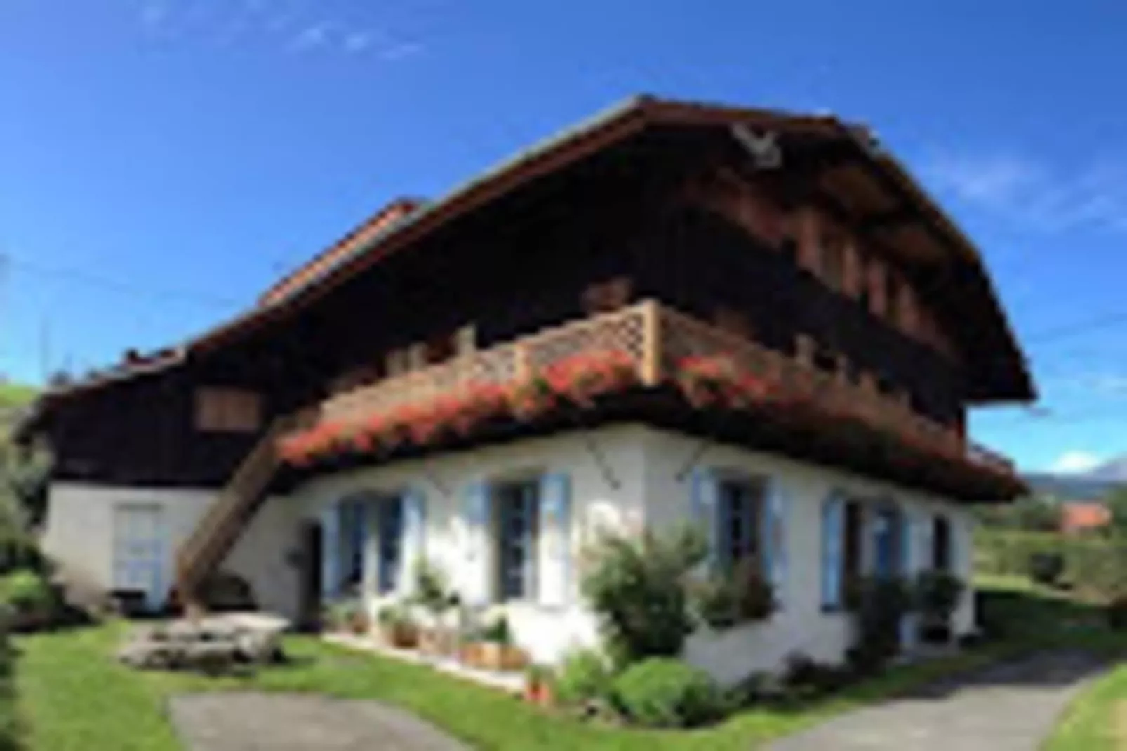 Résidence Les Loges-Exterior in summer