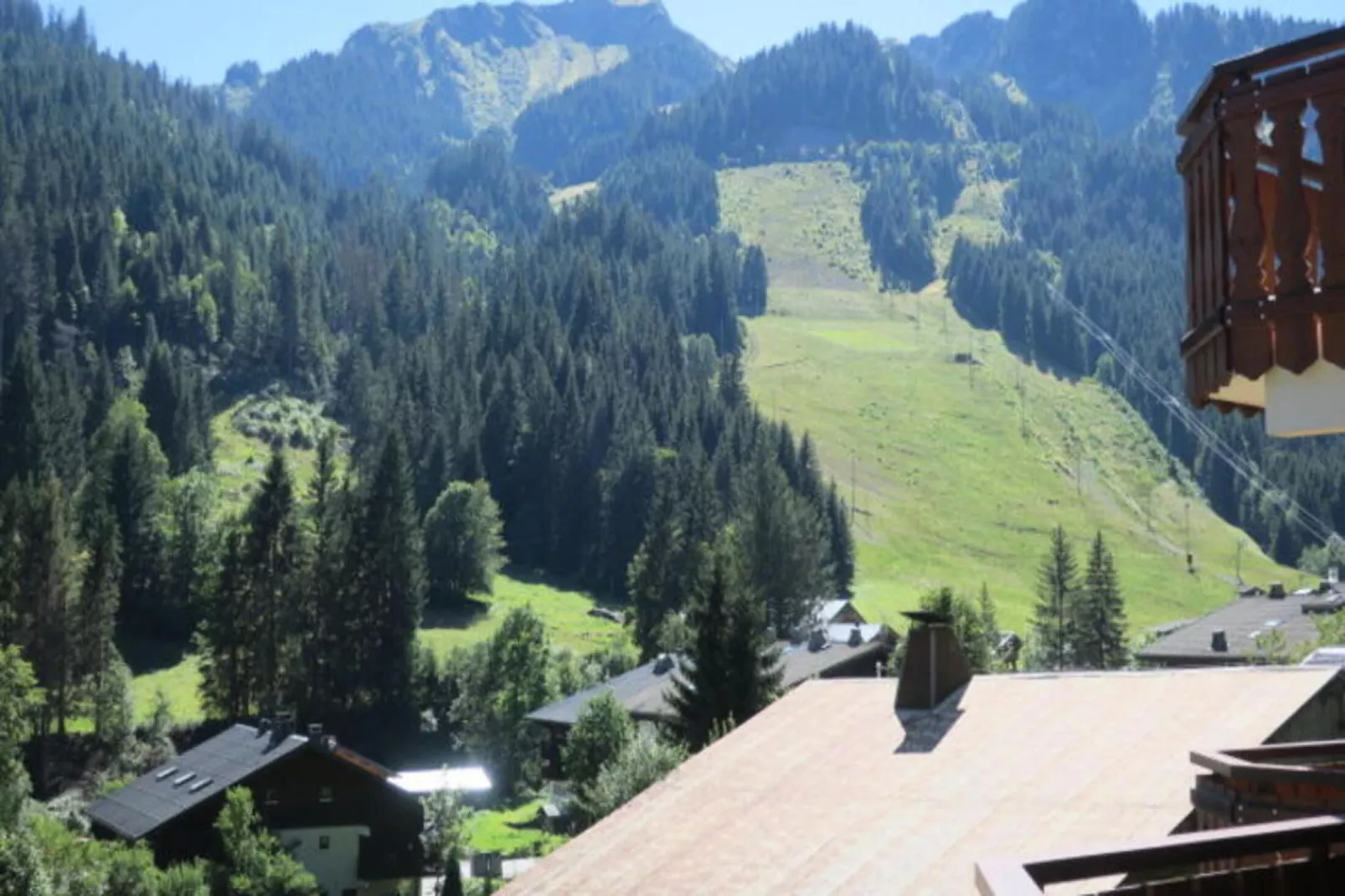 Résidence Les Perthuis-View in summer