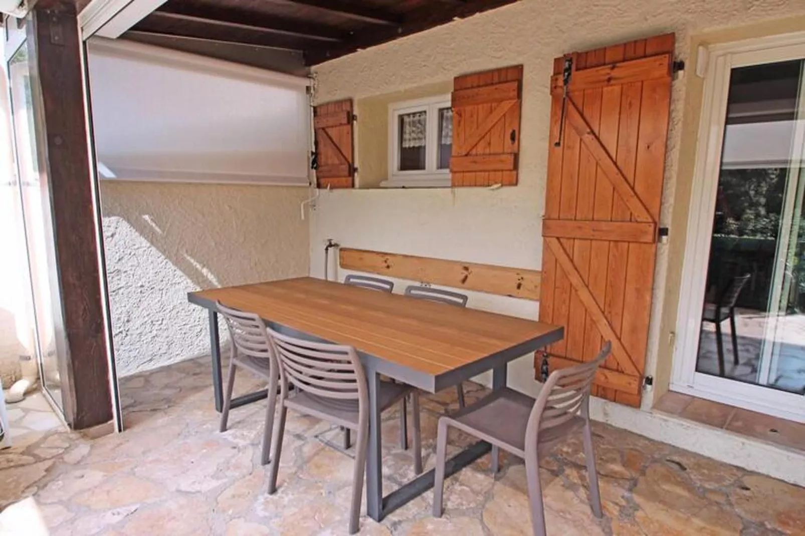 Résidence Pan Cuet-Gardens in summer