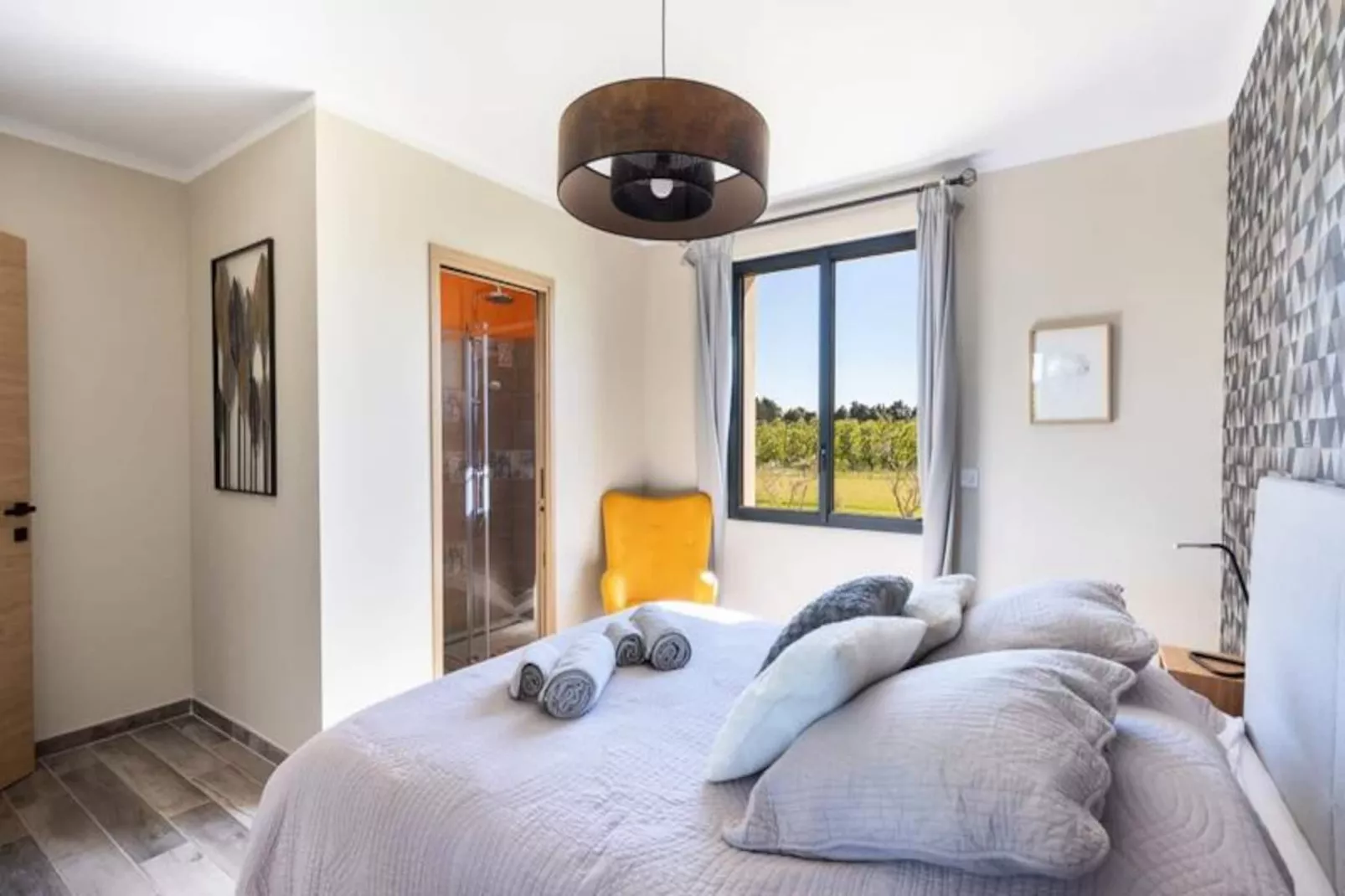 Maison Contemporaine - Grand Jardin Et Piscine Priv&eacute;e-Image-tags.