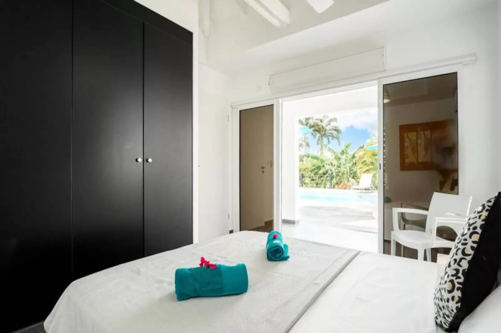 Villa Rosa-Image-tags.