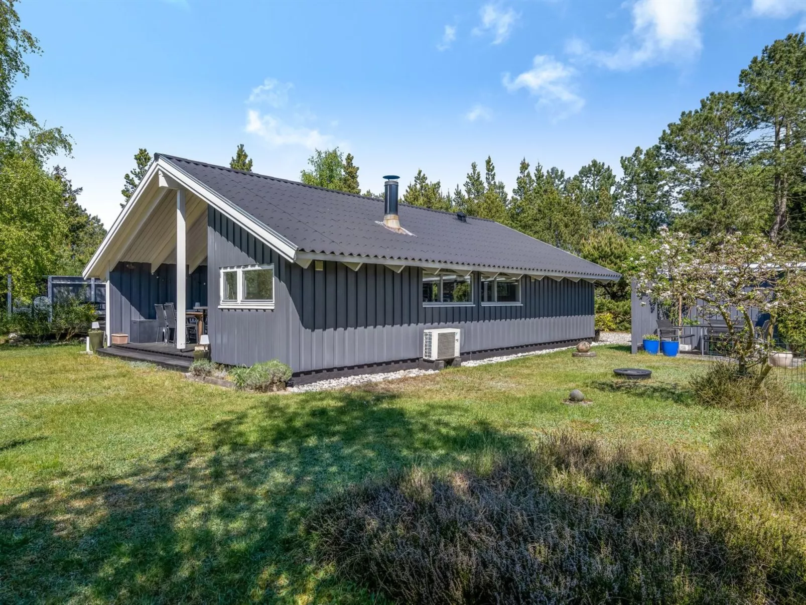 "Elba" - 275m to the fjord-Outside