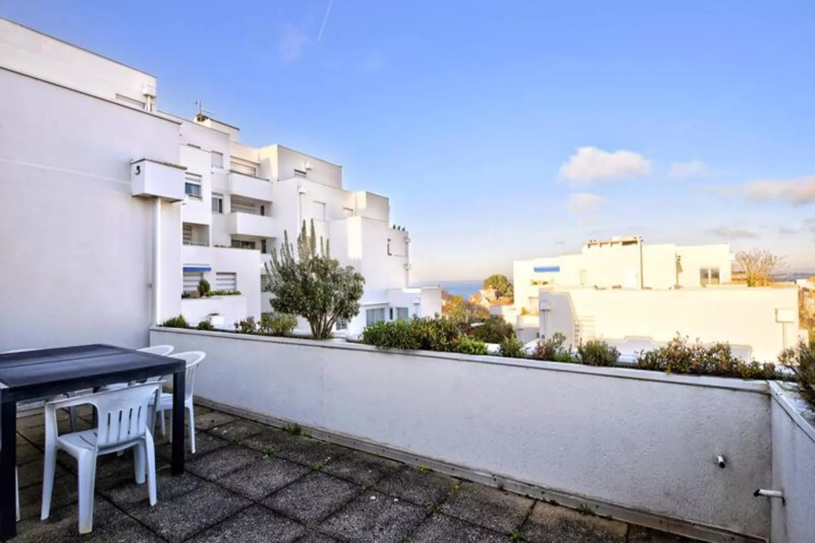 Résidence Les Perlières-Außenbereich Sommer