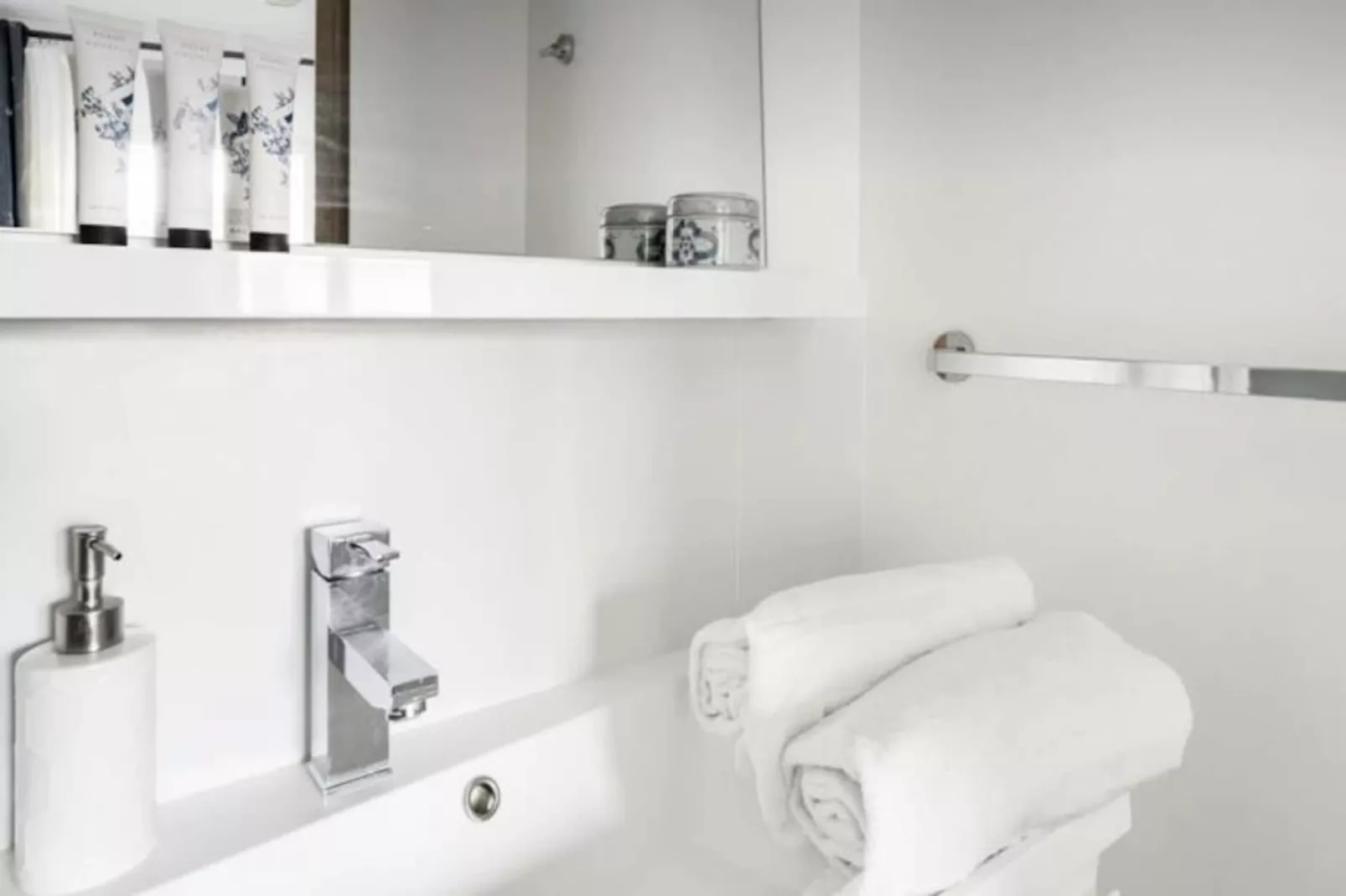 Les Toits De L'argenterie-Image-tags.